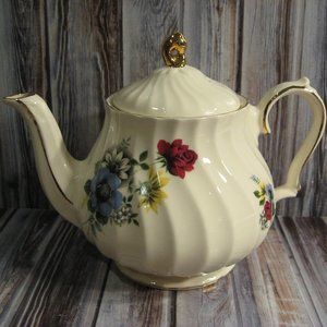 SADLER ENGLAND FLORAL TEAPOT WITH GOLD TRIM